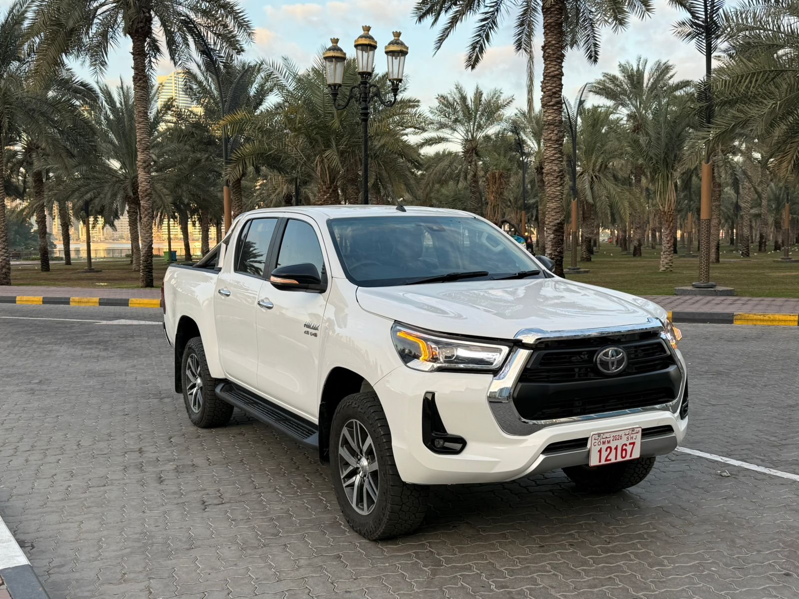 Toyota Hilux SR5 2019 White